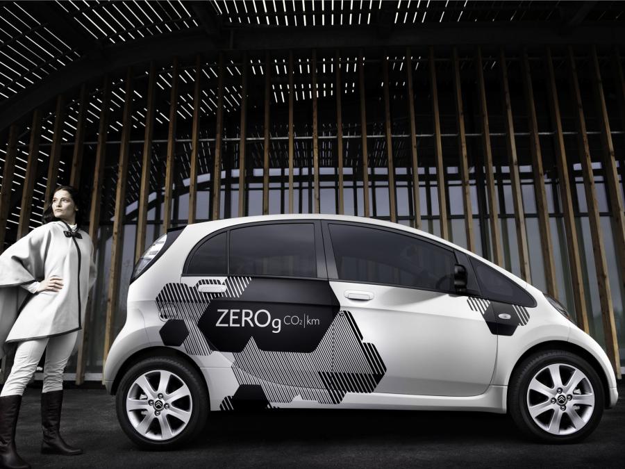 Citroen C-Zero 2010 года  (фото 12 из 18)